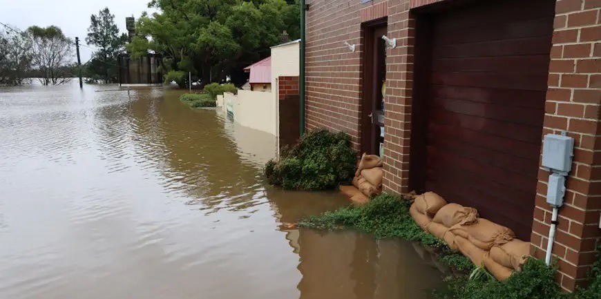 Flood requiring basement water cleanup in a brownstone